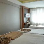 艾纳吉澳特尔酒店